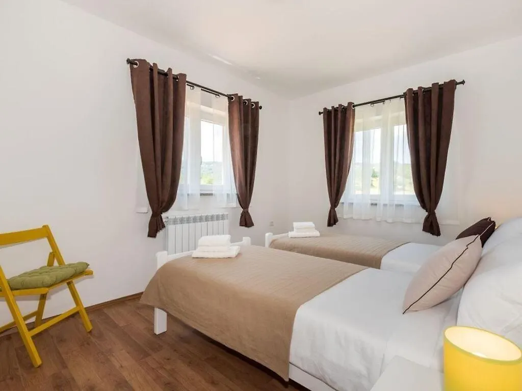Villa Cosy Apartment In Potpican Croatia