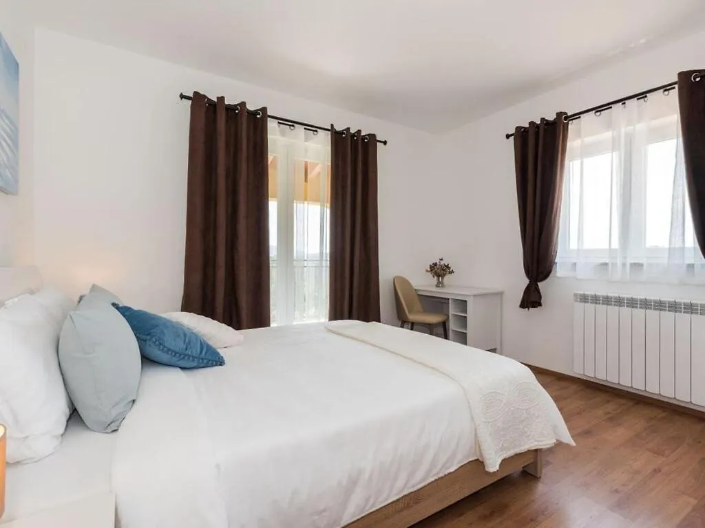 Cosy Apartment In Potpican Villa