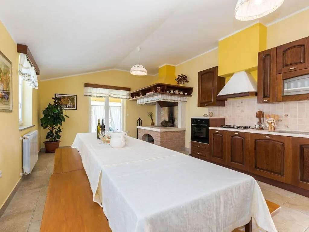 Cosy Apartment In Potpican Villa
