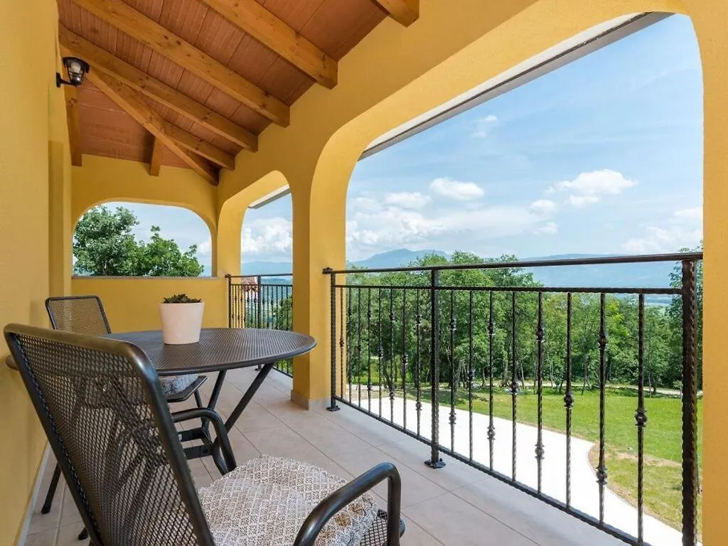 Cosy Apartment In Potpican Villa